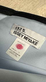 132 5. Issey Miyake L/S Two-tone Boat-neck Asymmetrical Wide Detailed Top