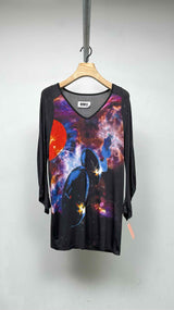 MM6 L/S Space-graphic Long Top