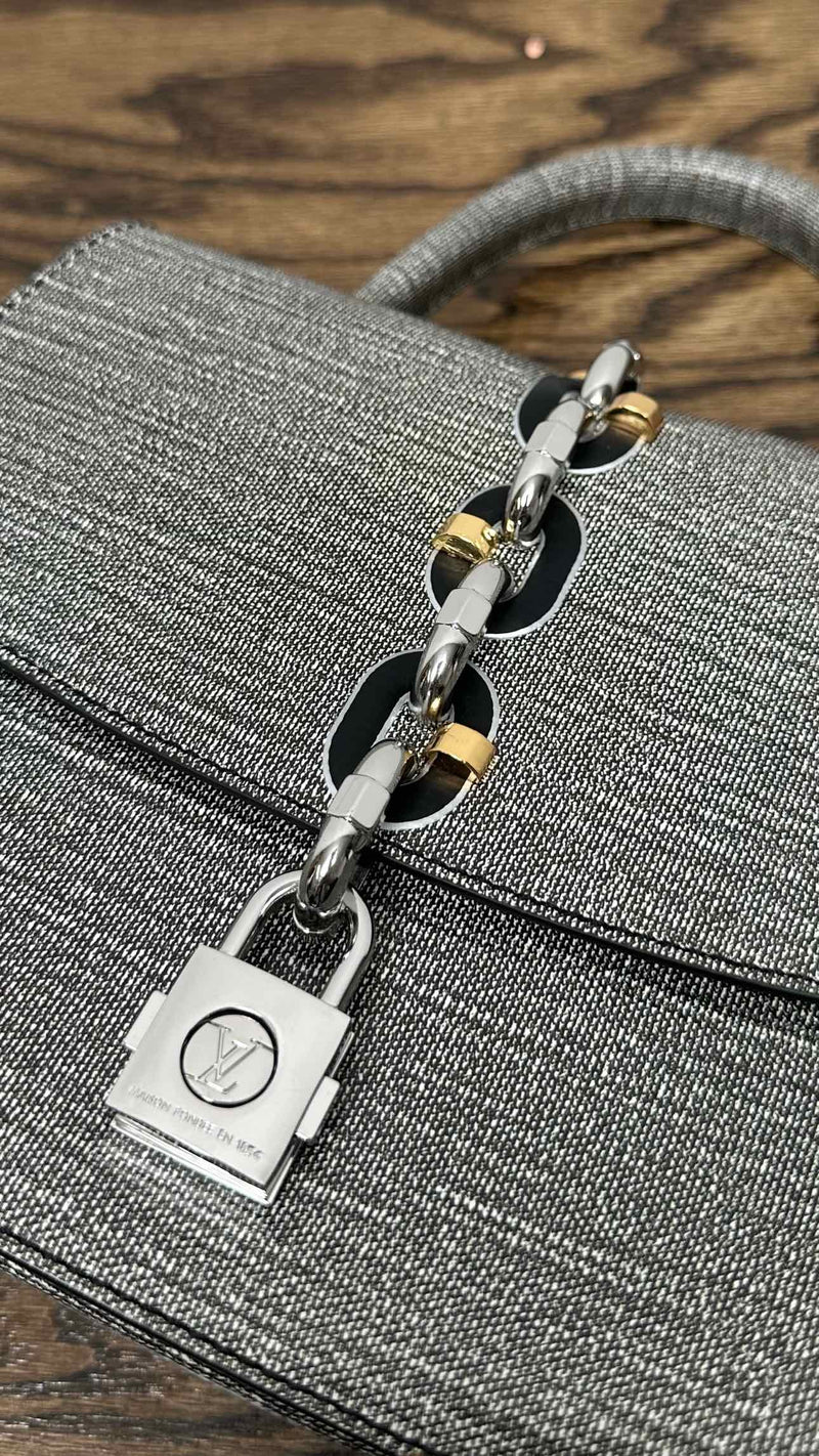 Louis Vuitton Chain It Leather Hand Bag