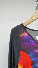 MM6 L/S Space-graphic Long Top