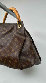 Louis Vuitton Monogram Artsy Hand Bag