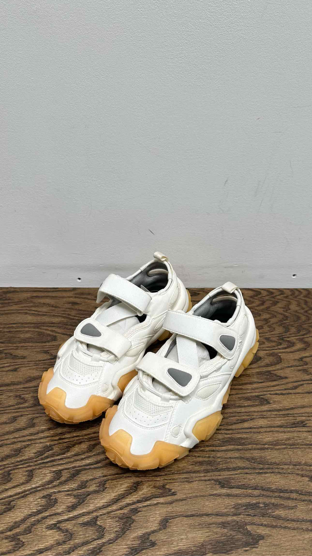 靴 Acne studios BOLTZER M SIZE 42 Acne Studios Releases Boltzer Football Sneakers | Hypebae