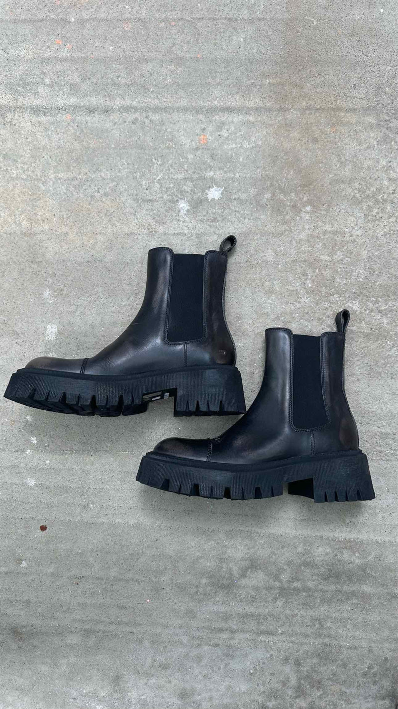 Balenciaga Worn-out Effect Leather Tractor Boots