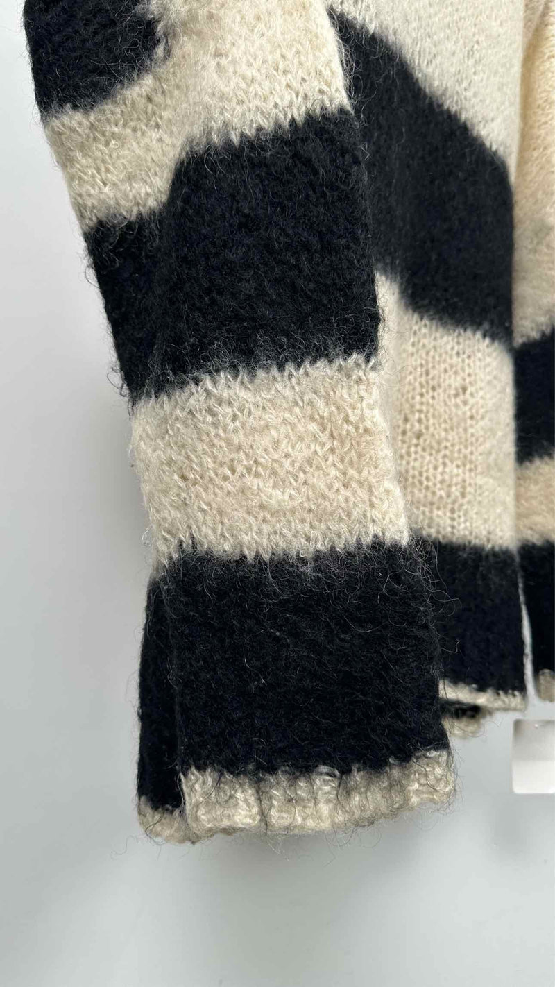 General Research Border Sweater